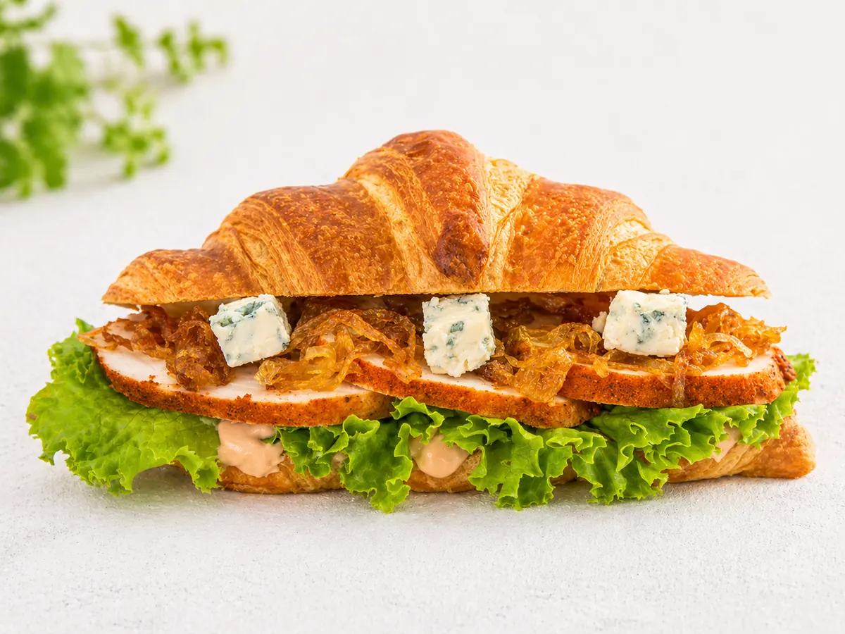 Croissant s kuřecím masem