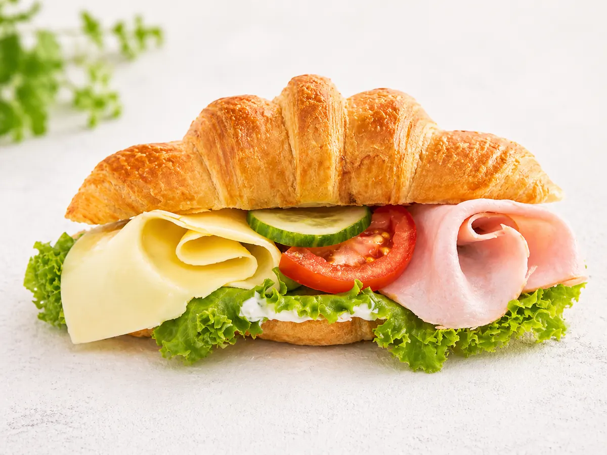 Croissant s debrecínkou - FRESH