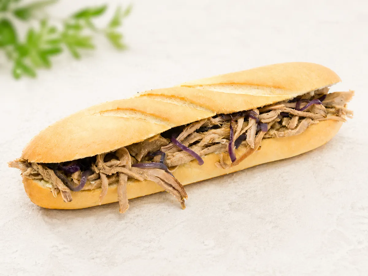 Bageta s trhaným masem malá