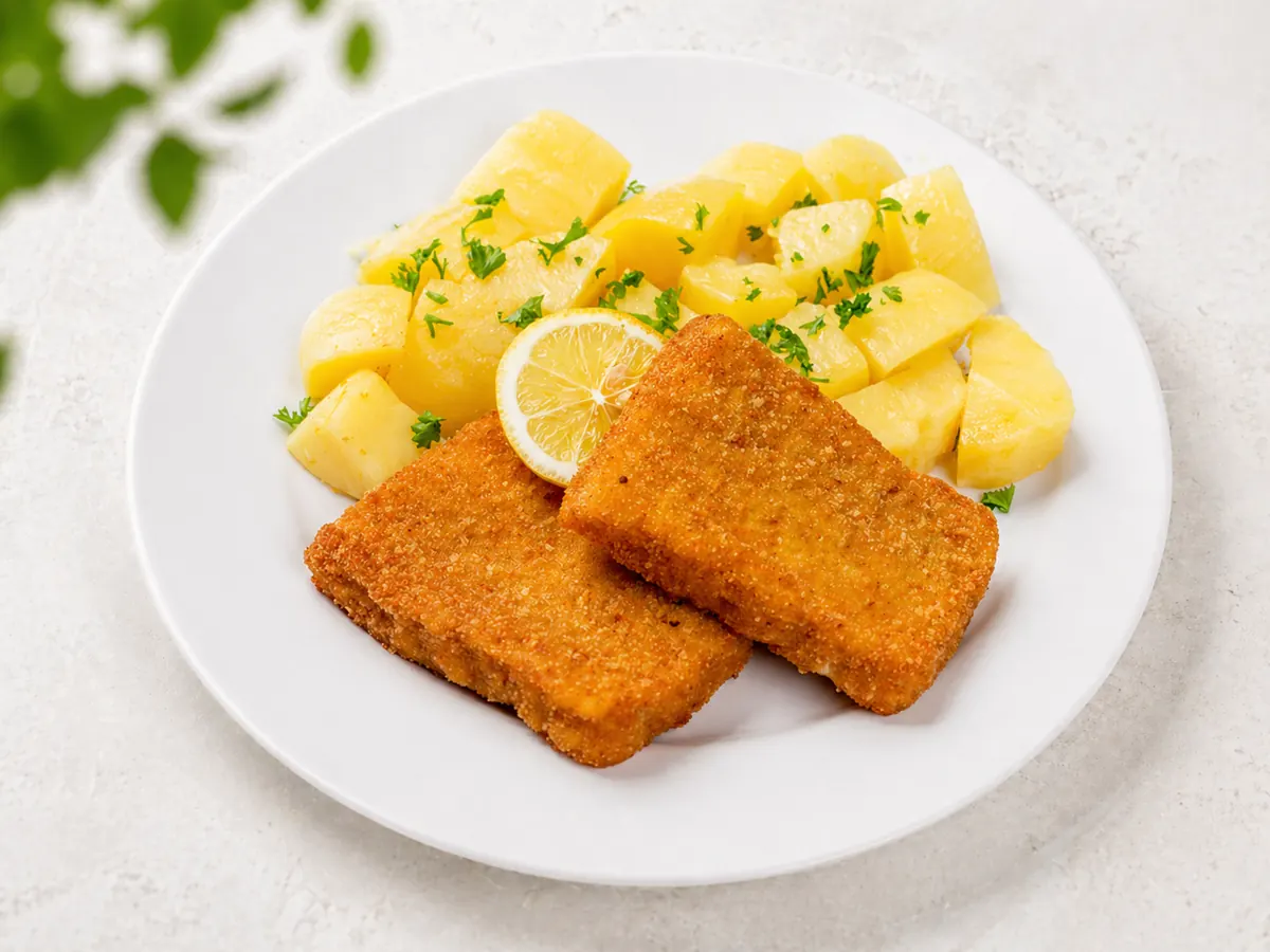 Smažené rybí filé s bramborem