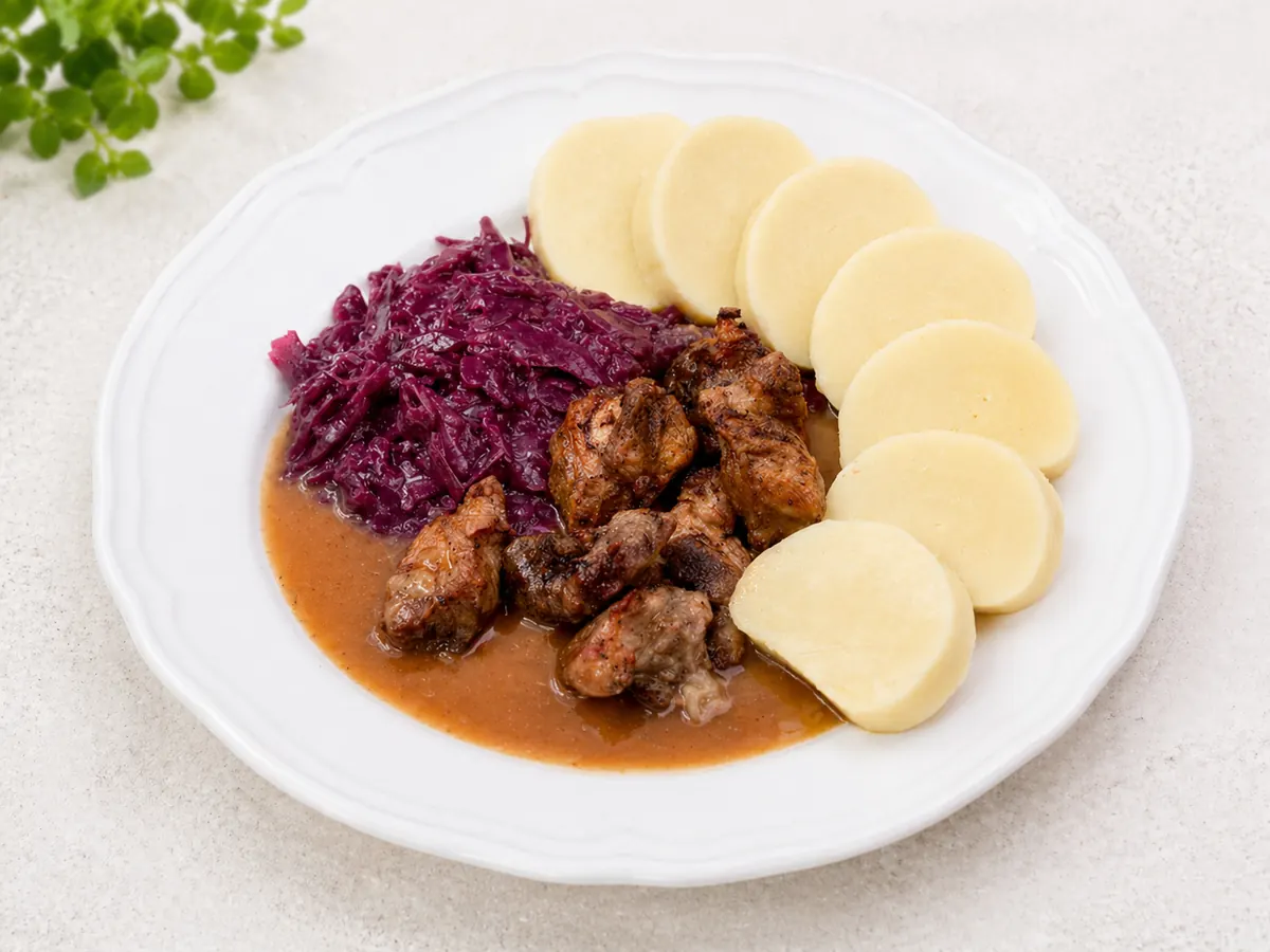 Vepřové výpečky se zelím a bramborovým knedlíkem